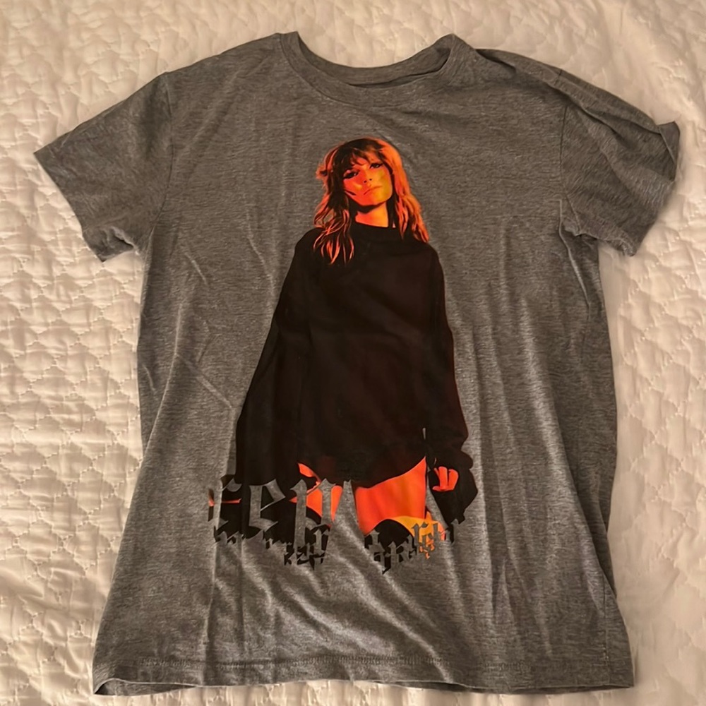 SOLD ON DEPOP | Taylor Swift Target Reputation promo tee
